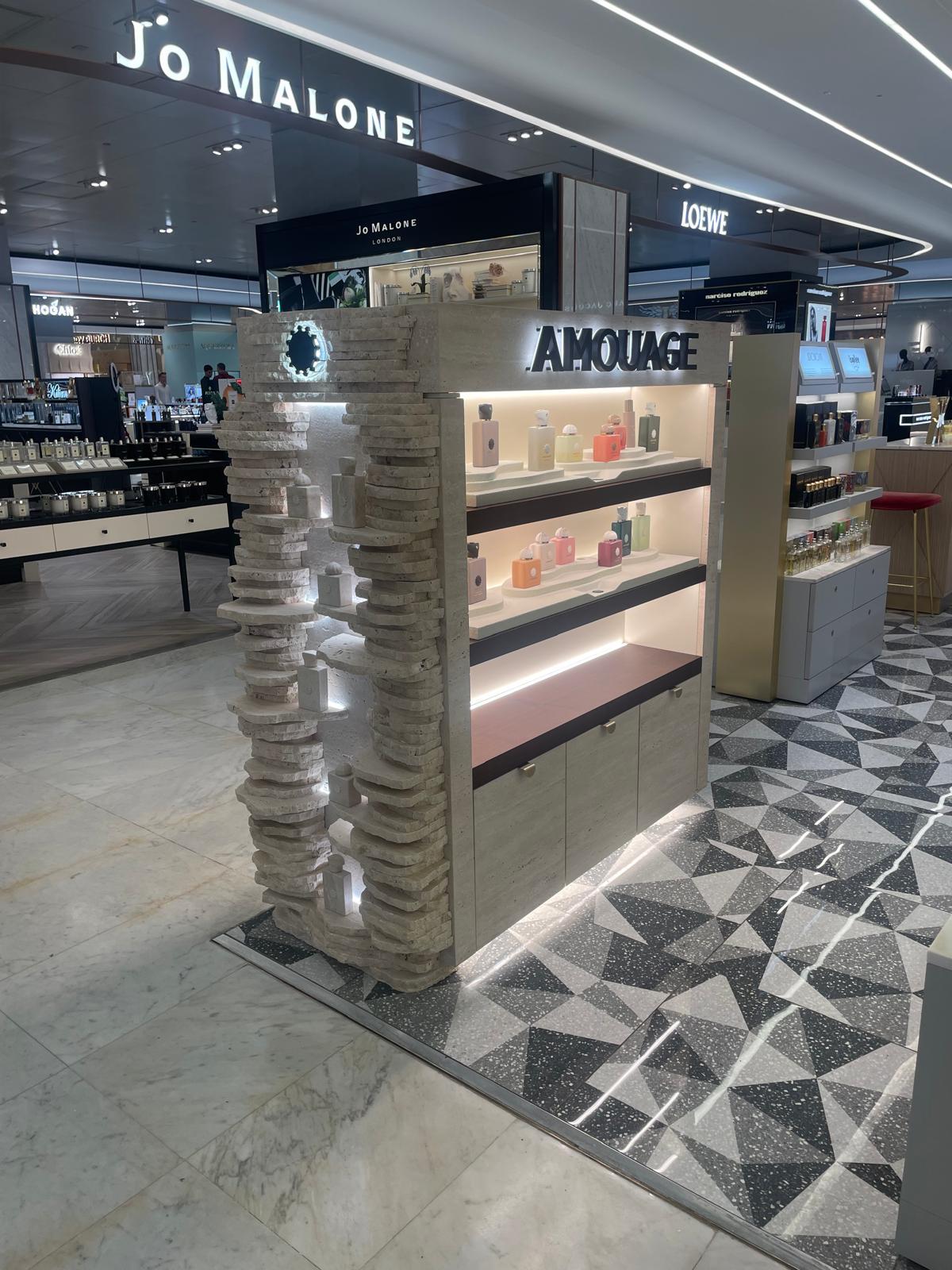 Retail display part with material and fit detail